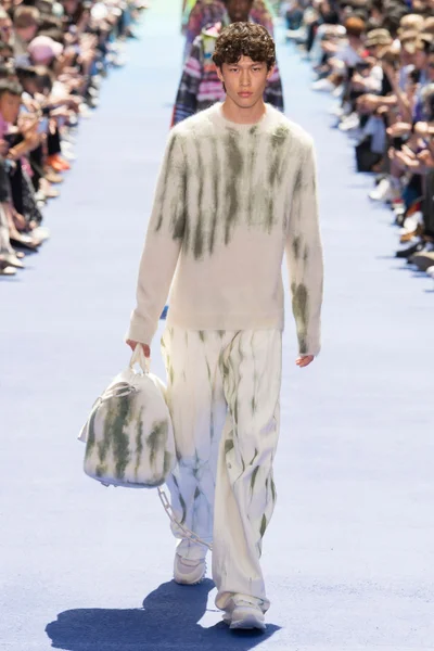 Look 27